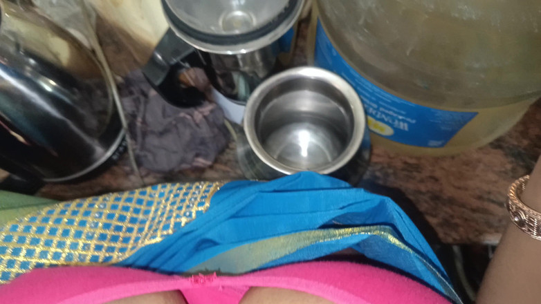 Inba: Adik-beradik yang sudah berkahwin berkongsi katil dengan abang tiri