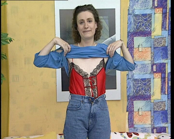 YOUR FIRST PORN: Luder Sanja Stopft beide Loecher - slet Sanja propt beide gaten