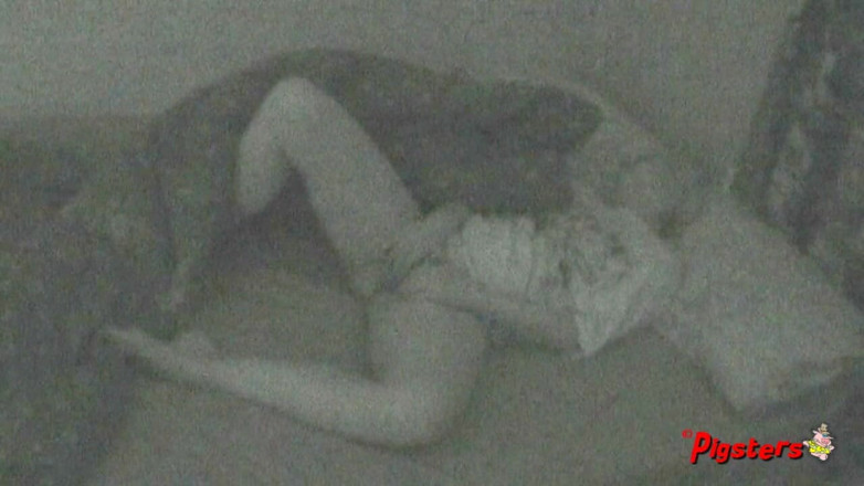 Pigsters: Grandota Christie dedeándose y frotando su coño en video casero
