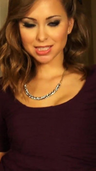 Horny Riley Reid Gives Herself a Hot Orgasm