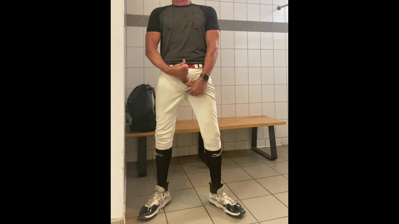 JockDad87: Baseball lagi asik jockdad87 sampai crot di dalam alpha-nya di...