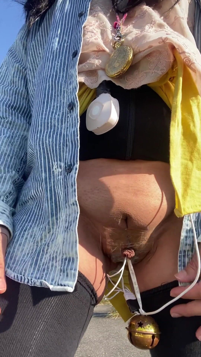megu2002: No. 220 Setting a Vibrator in My Pussy During a Morning...