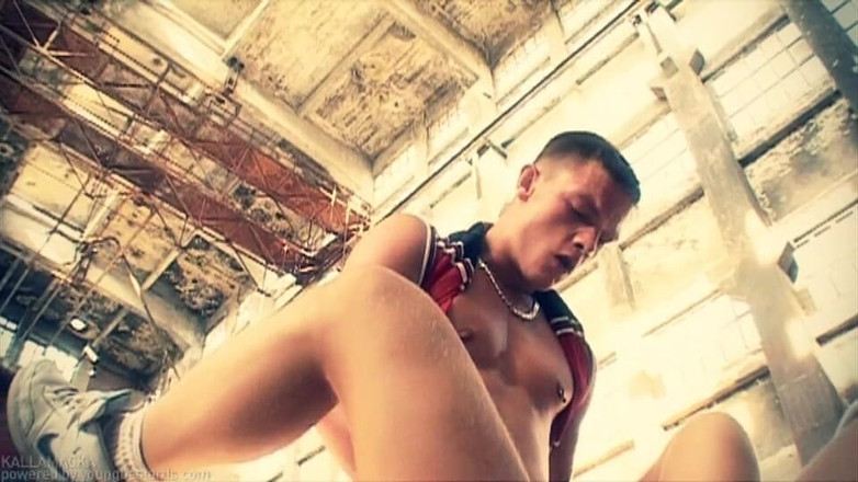 Young Bastards: Kai Cruz šukání v továrně