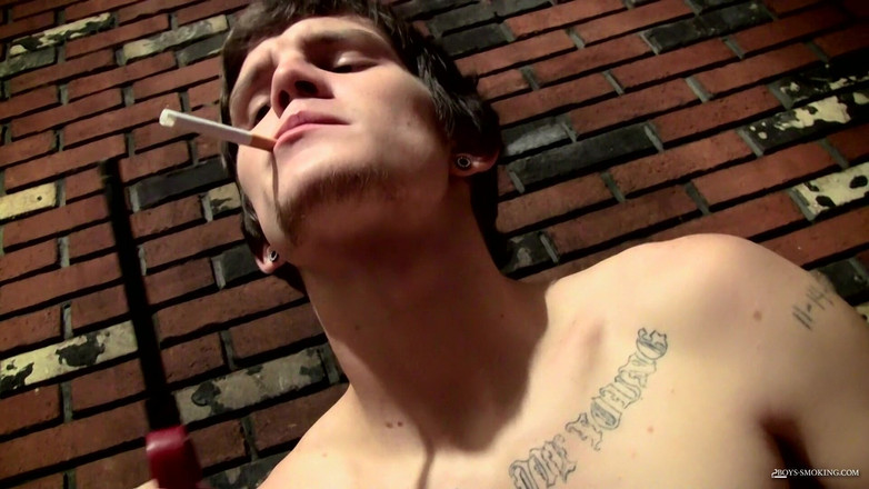 Boys Smoking: Лекс смокін біля каміна