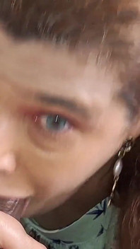 This Beautiful Girl Gave Me a Casual Blowjob and Swallowed All the Cum