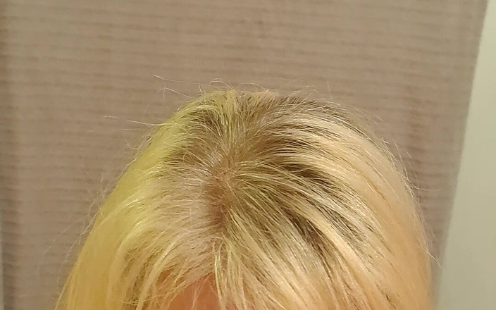 Milf-T: Відео від першої особи - сексуальна домогосподарка має множинні оргазми під час смоктання члена та ковтання сперми