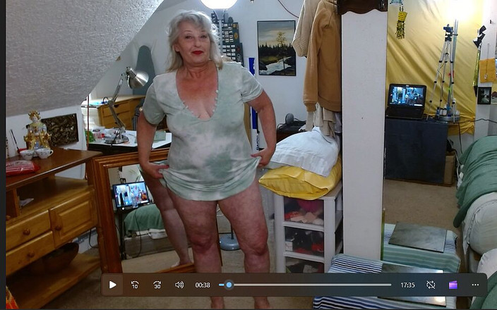 dawnskye1962: 1145 września 2024 Parada majtek z Hottie with The Amazing Body