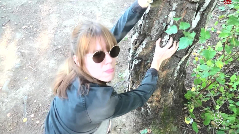 Anne Eden: День дівчат загострюється в траху на відкритому повітрі!
