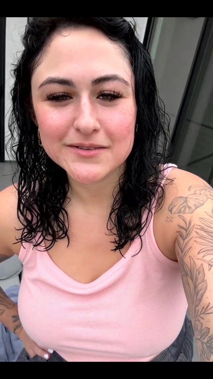 Josie Jaxxon: La'dan günaydın memeler!