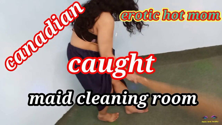 Netu: Ibu panas Sara ditangkap semasa membersihkan bilik semasa menari berbogel....