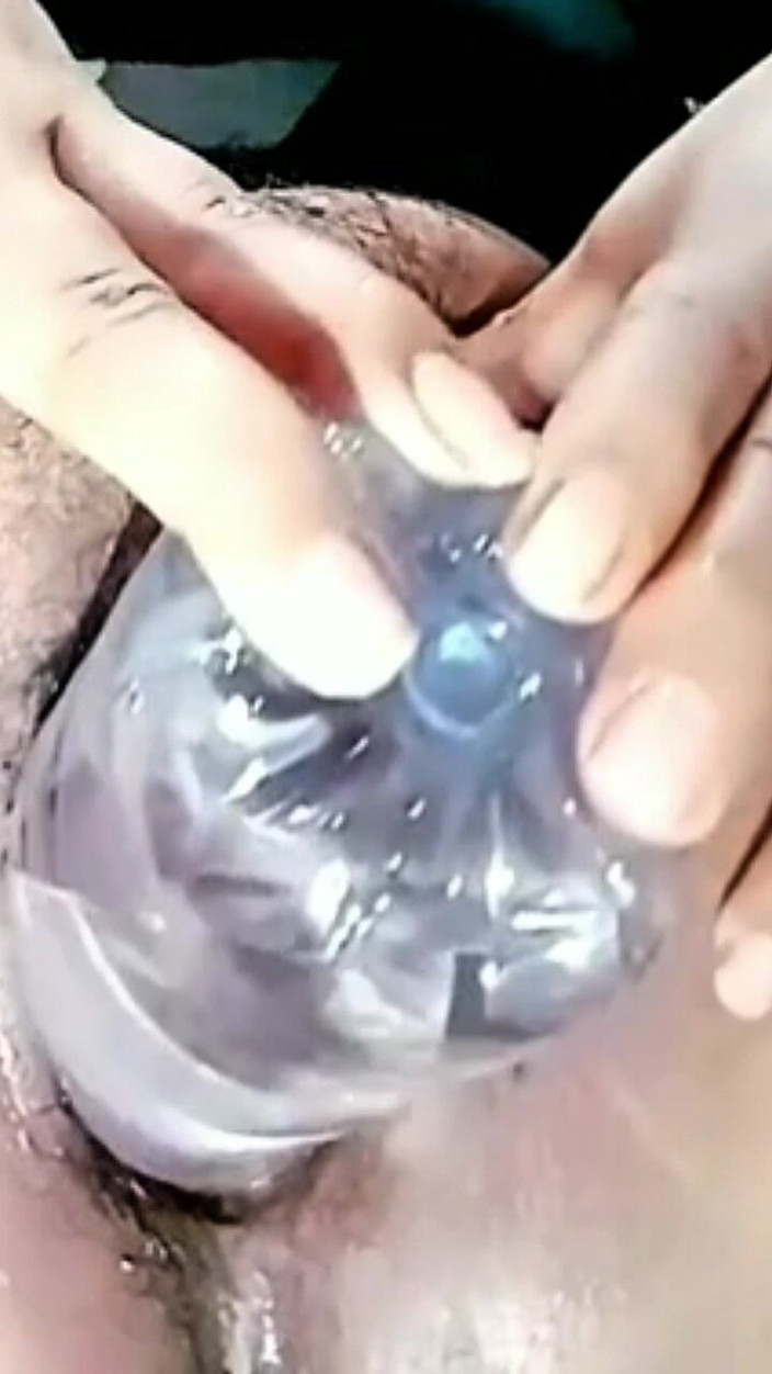 Novita_gemoy: Chơi âm hộ với một cái chai