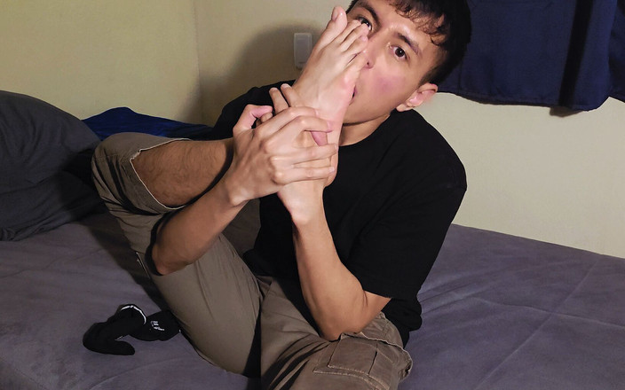 osirisfeet: Un tip mexican intră până la final - lansare noaptea târziu