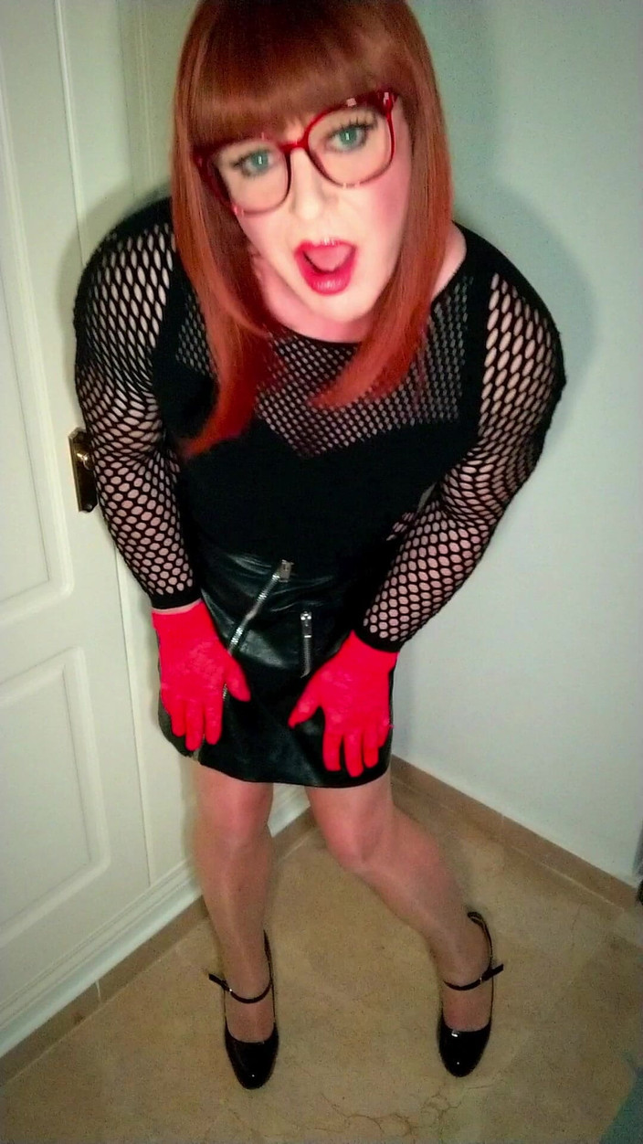 Emma Browne: Travesti en latex