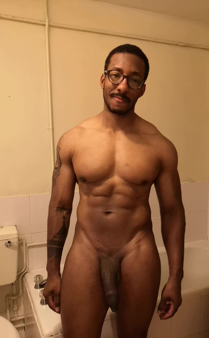 Amadeus: Chỉ cần có một chút cạo râu