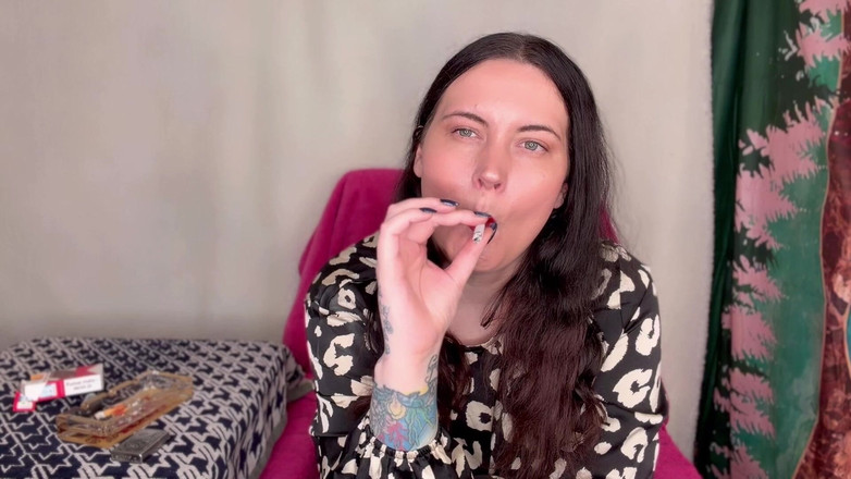 MissFFW: Miss ffw fuma in un vestito estivo