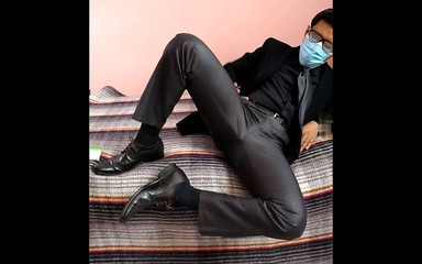 Ed21xxx: Garnitur i krawat wybrzuszenie - 1