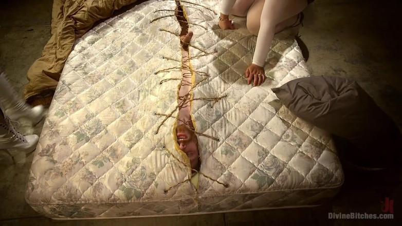 Divine Bitches by Kink: Narcisy: BBW Juicy Fuck Odpustek