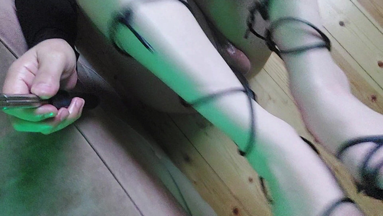 Kitty_Cross: जांघ-उच्च छेड़ना, क्रॉसड्रेसर ग्लाइड्स हाथ पर दीप्ति स्लिक शरीर