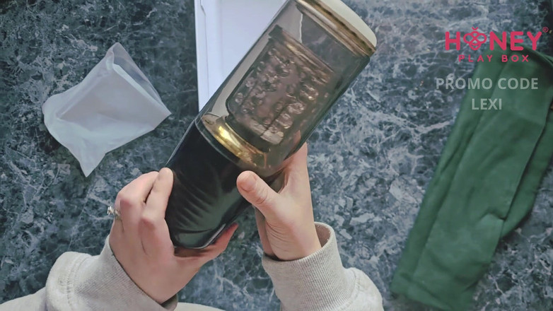 LEXI AND DAN: Lexi Dapat Dan Hadiah... Dan membuatnya muncrat!