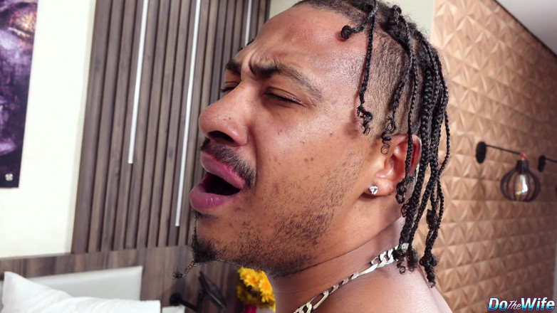 Porn Gutter: Marido compartilha desejo anal da esposa Leticia Leite com um...