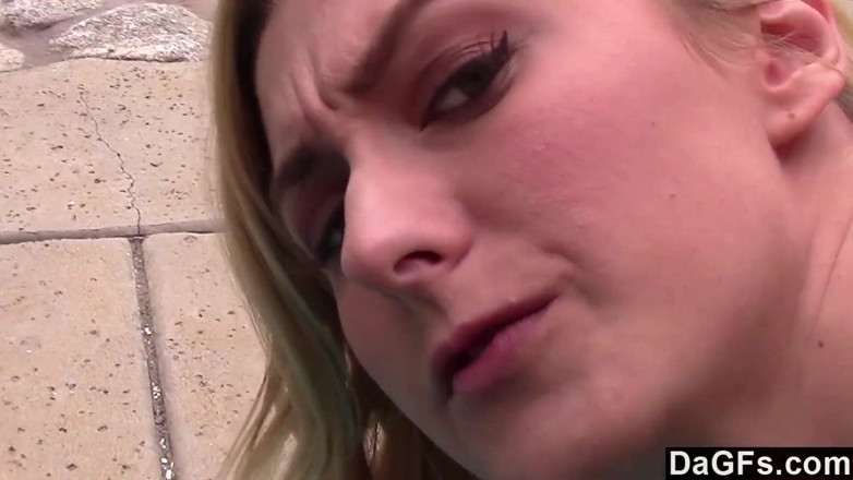 Dagfs: Ragazza bionda carina alexa grace che rimbalza su un grosso...