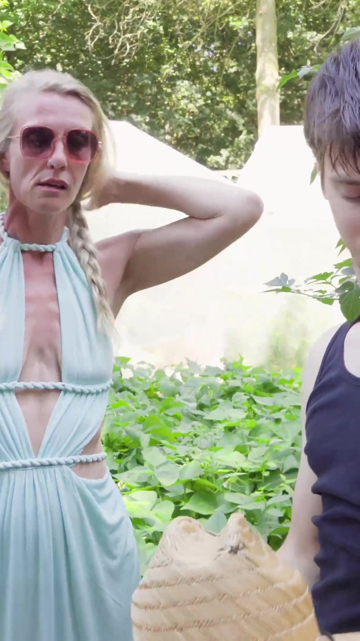 Mianins: Dutch MILFs Fuck the Gardener in the Vegetable Garden with...