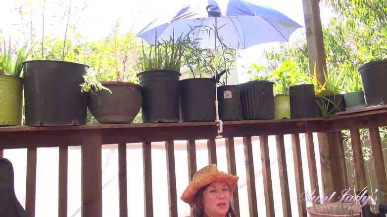 Aunt Judy's: AuntJudys - 43-летняя волосатая киска милфы Isabella становится мокрой