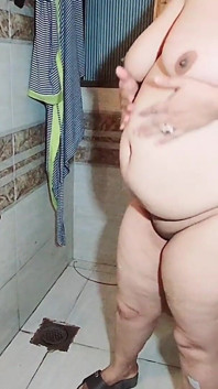 Muslim Chubby Bubble Butts Wife Caught on Camera While Taking Bath