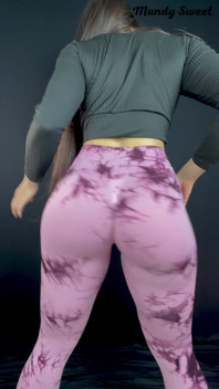 Brasileira Bunda Grande Rebolando Ao Som De Funk Com Sua Legging Sem Calcinha