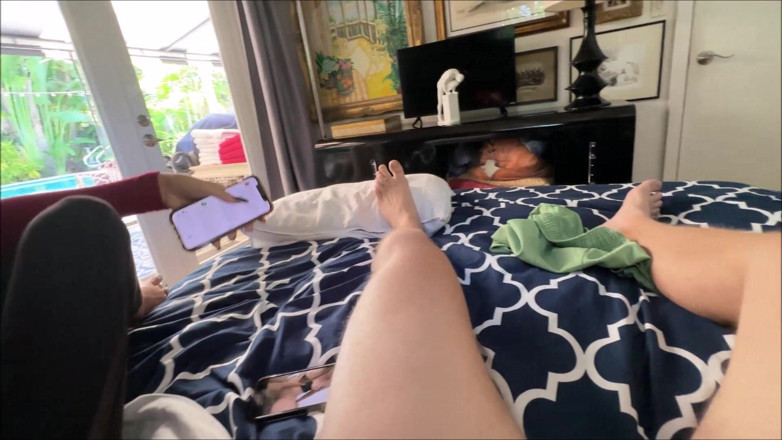 Alex Adams: Big Step Stepsister Supervises Step Bro While He Jerks off -...