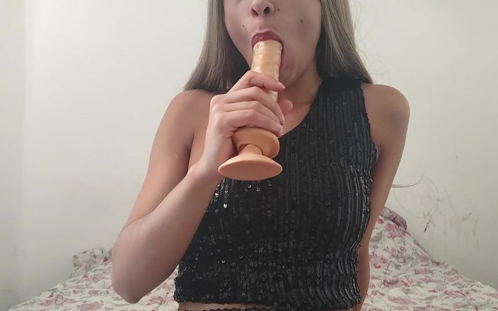 Priscila Belini: 자위하고 이번에는 비디오를 보내는 걸 좋아하는 음란한 금발