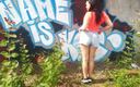Friskcouple: Gorąca dziewczyna uprawia seks przez graffiti wall