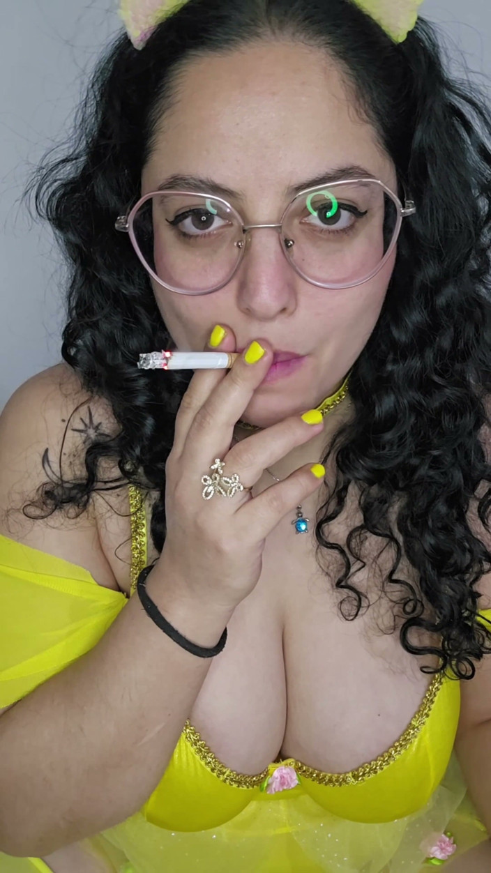 Eddie Queens: Eddie Queens Ft. Babyluna939 - Princess Belle Smoking Fetish, Smoke Blowjob...