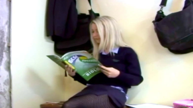 College Uniform: Photoshoot s Tessou