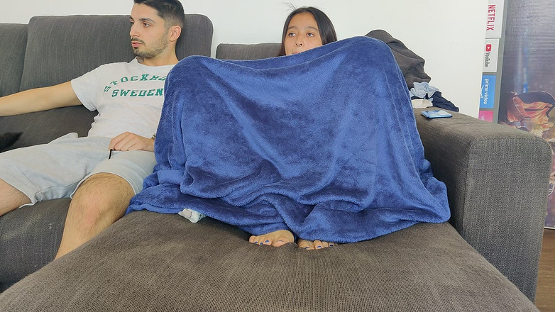 Miss Squirting: Мій зведений брат спіймав мене за мастурбацією