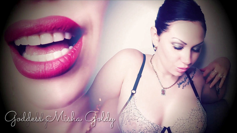 Goddess Misha Goldy: 내 입술에 매료! 내 립스틱으로 덮인 입술은 네가 필요로 하는 전부야!