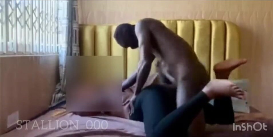 Queen_xx: Kontol besar saudara tiri membuatku gemetar