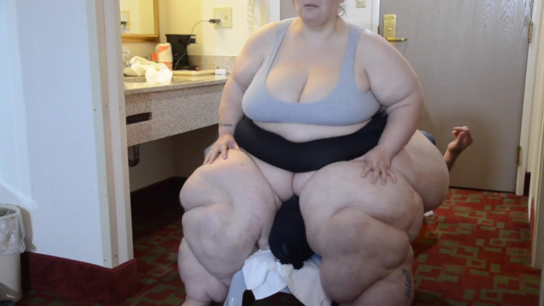 Full Weight Productions: Bobbi jo &amp; savannah smear ceasar into the bench