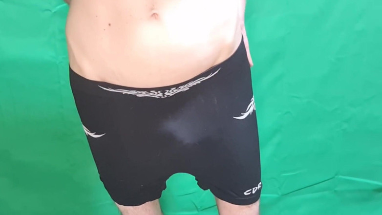 HeIsSooThin: Zwarte boyshorts passen