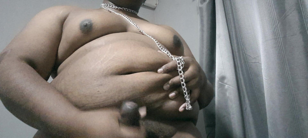 Eleasihle Esma: Cewek semok transgender ini lagi asik masturbasi sampai muncrat