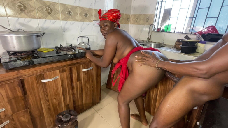 Creamyshuga: Šuká manželku svého nevlastního bratra v kuchyni