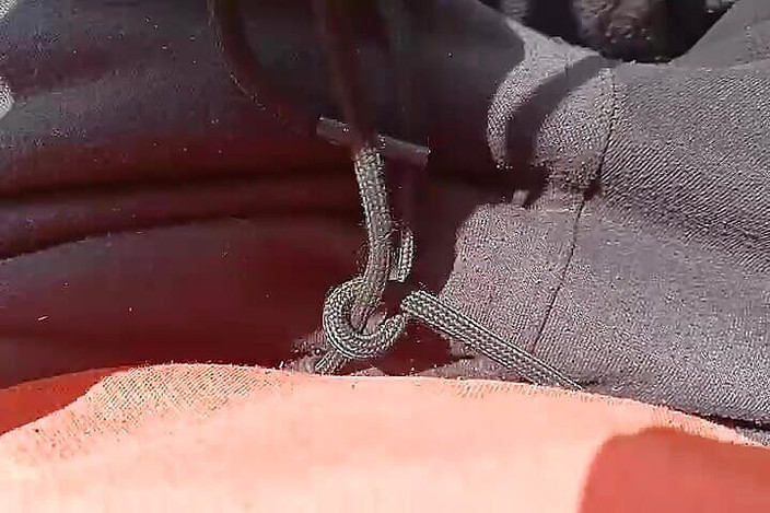 Gangbang straight: Pace sui piedi sesso zia mi dice questo è il mio...