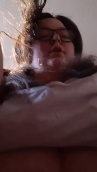 Culona diosa gigante en una tanga vientre