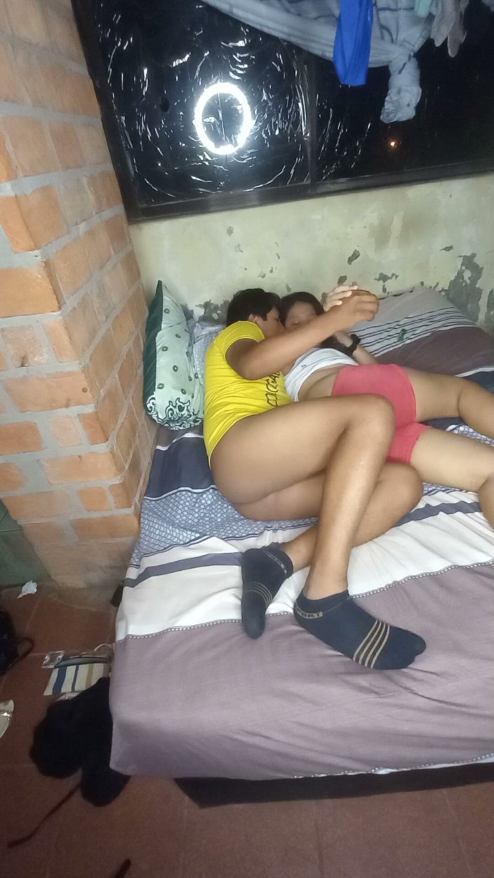 Latina_hot911: Eu só vim para ver filmes meio-irmão
