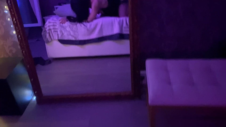 Slowly Tease: (full) Gudinnan i nylonstrumpor rider på toppen
