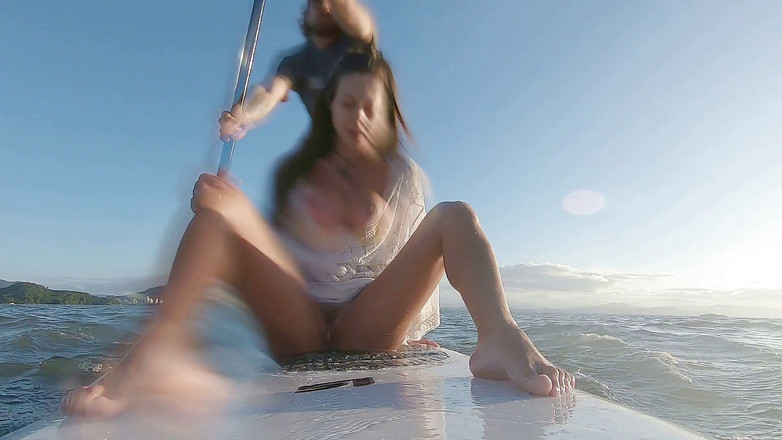 BobbyRuffus: Si rambut coklat nakal melancap dan berkongkek di atas sup -...