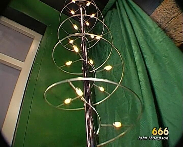 GGG John Thompson Classic Retro: Ggg john thompson - cewek nakal rambut cokelat lagi asik mandi...