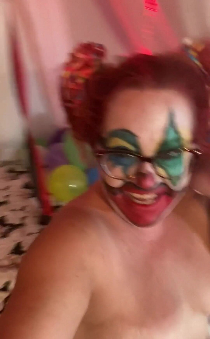 Lily Bay: Lunedì pagliaccio