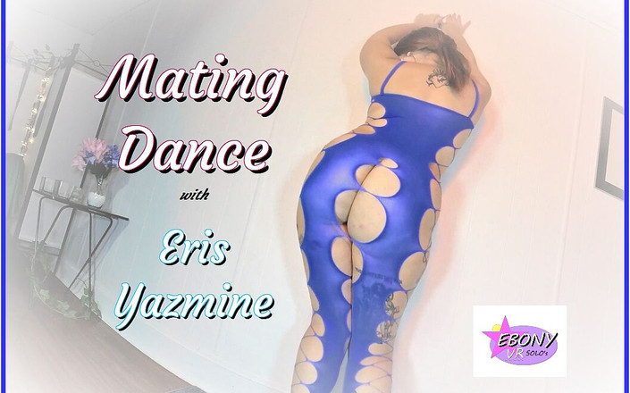 Ebony VR solos virtual reality adult films: Danse d’accouplement - une black à la peau claire twerke et trémousse...