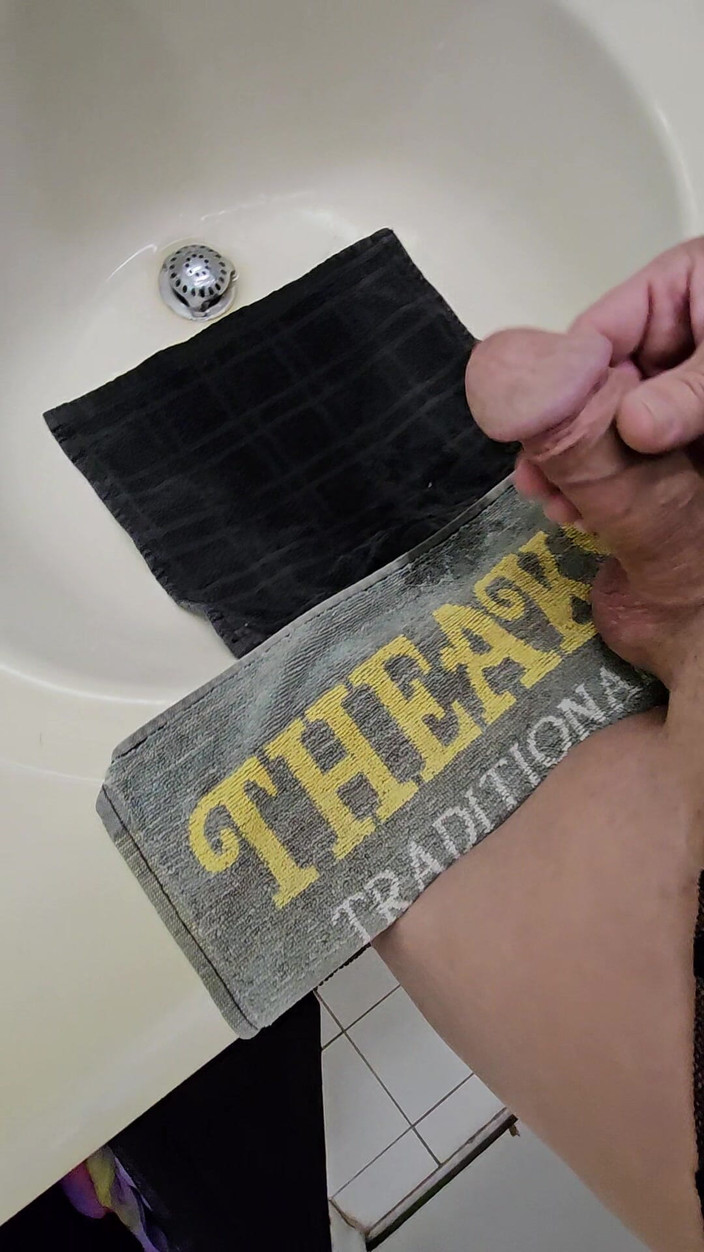 stefanspace96: Badezimmer entkommen, sperma und pinkeln, mich selbst im spiegel beobachten